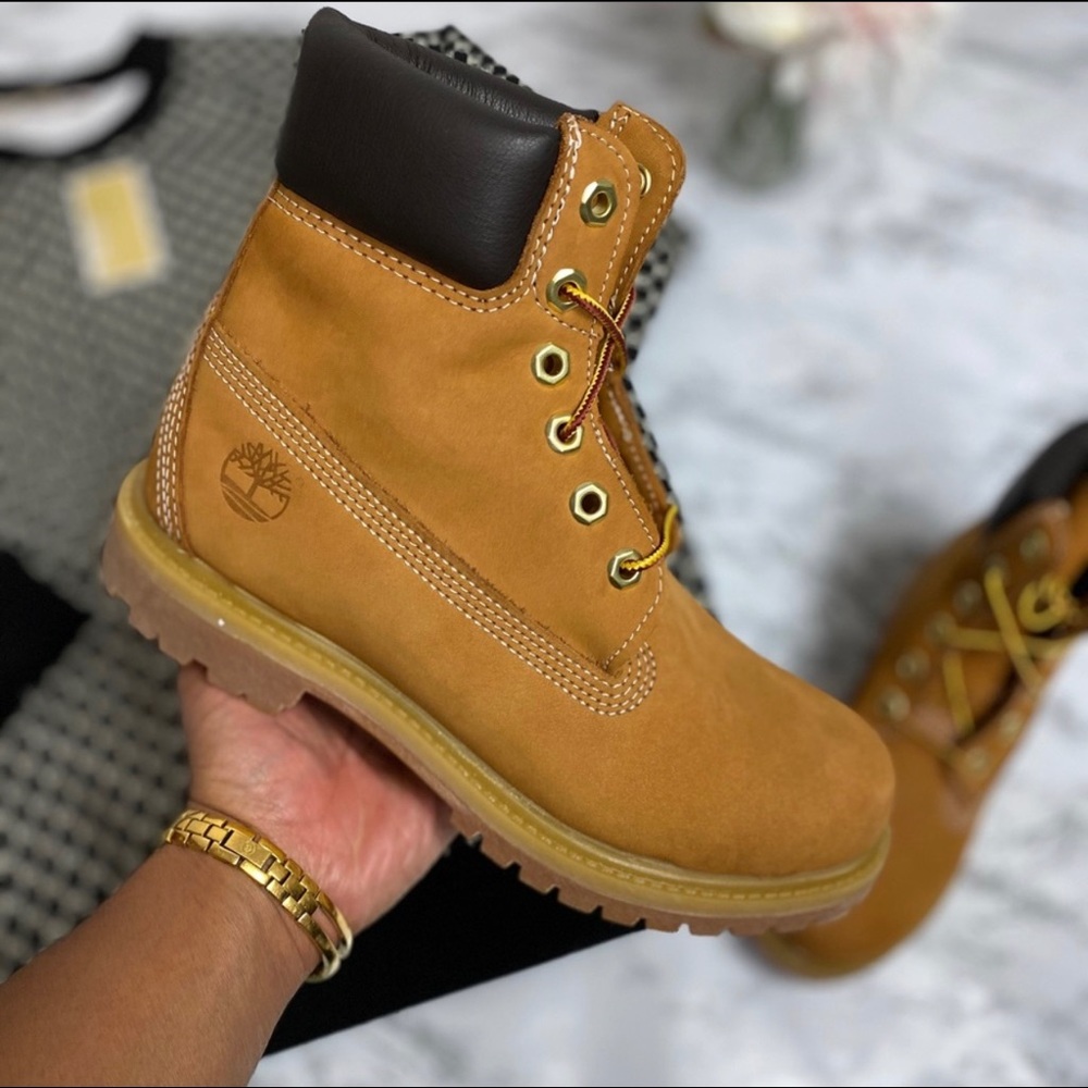 NIB Woman’s Timberland 6” Premium wheat